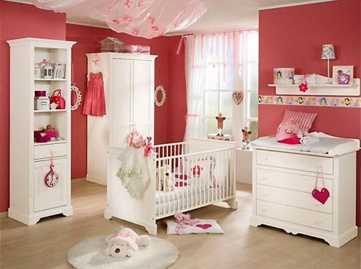 beyaz sade kız bebek odası modeli