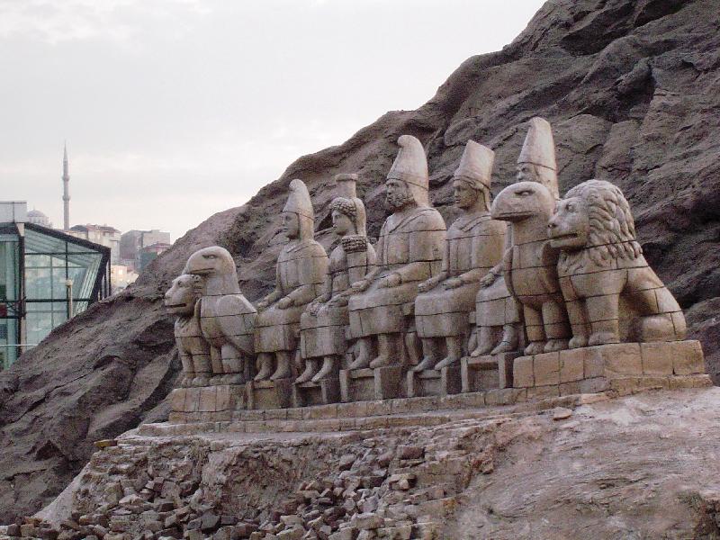 nemrut dağı heykeller